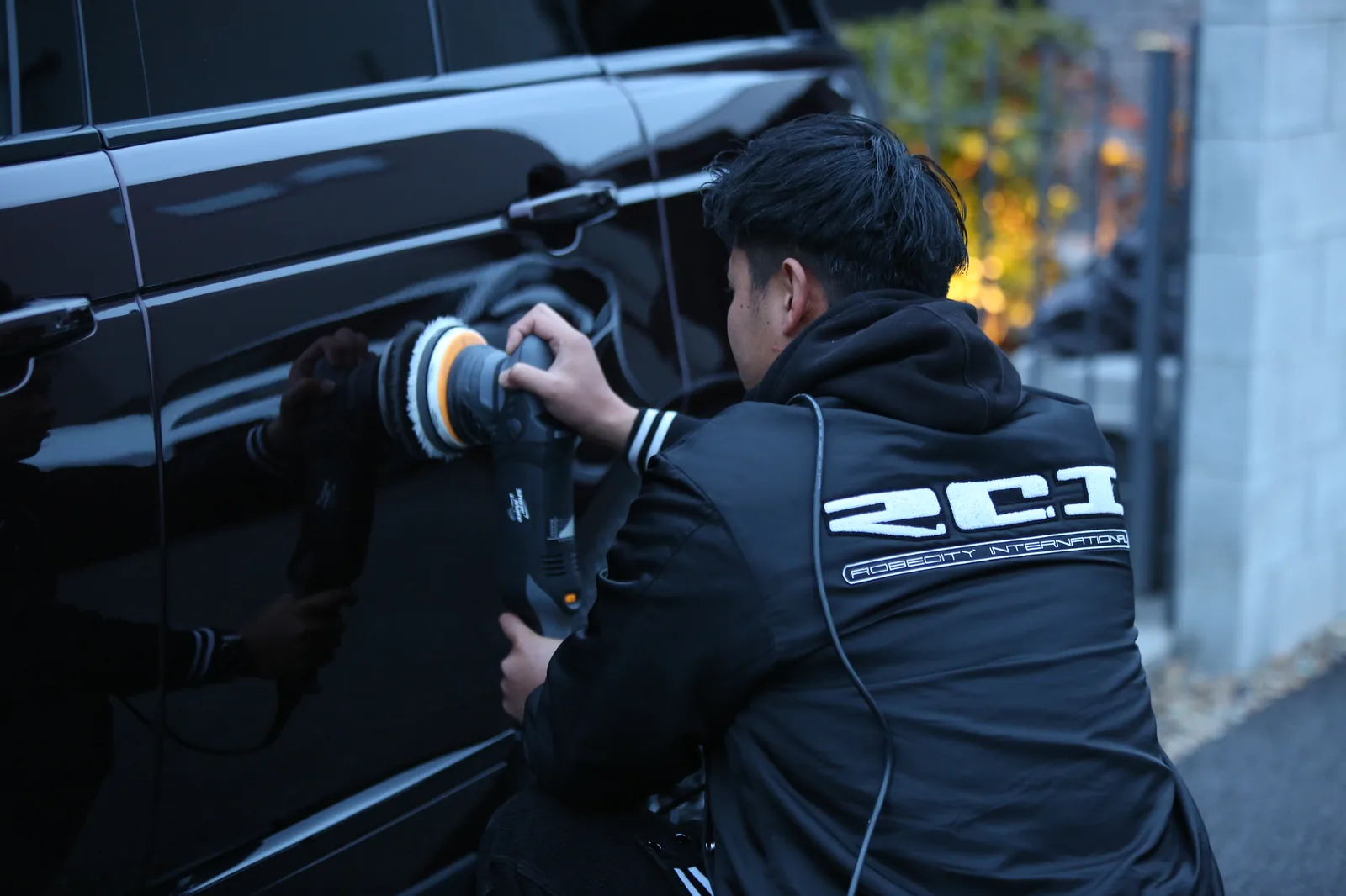 車検・整備中の自動車